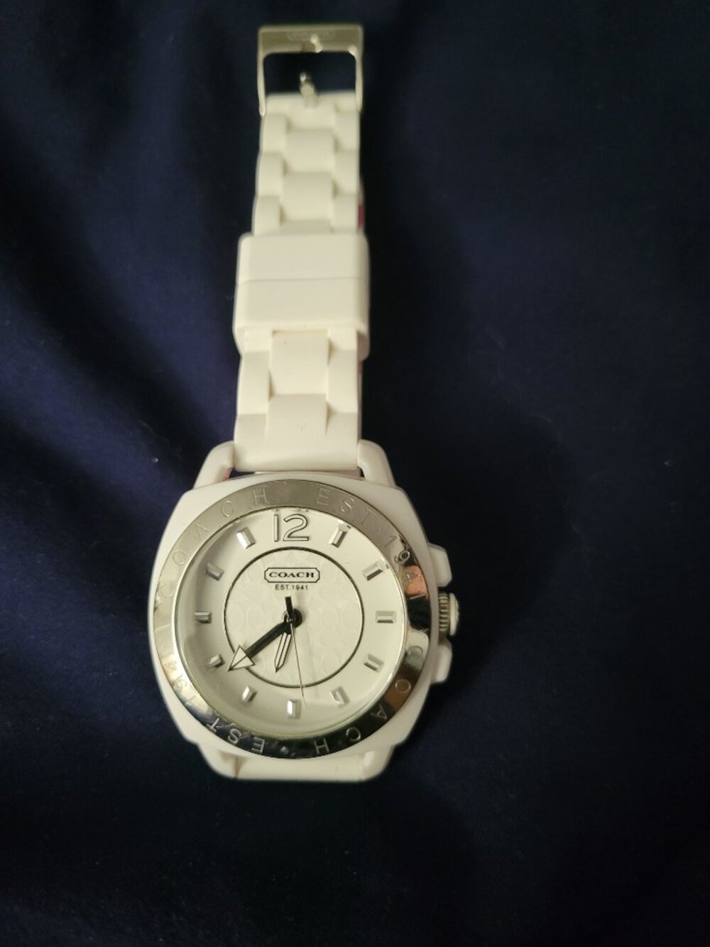 🥀Coach ⚘️ white Women’s Silicone Link 🥀 Watch - Picture 4 of 5